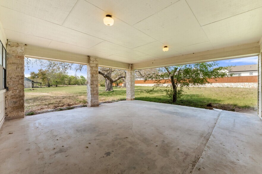 More Photos Of 600 County Road 263, Liberty Hill Specialty For Lease