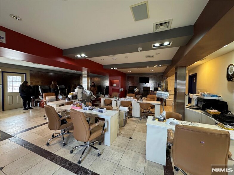 More Photos Of 2087 Burnt Mills Rd, Bedminster Storefront Retail Office For Sale