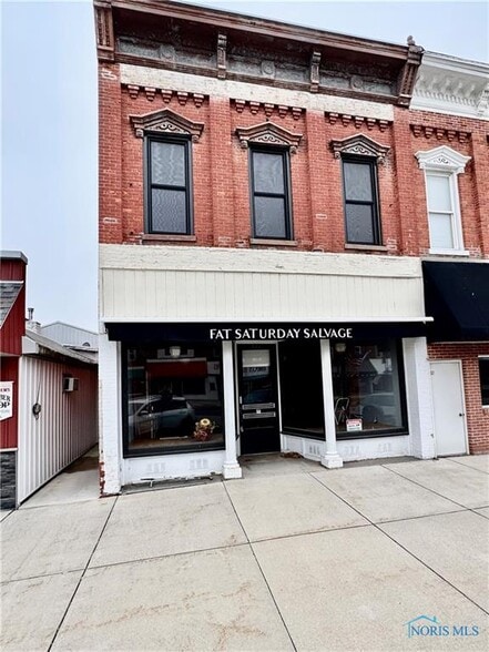 More Photos Of 123 N Michigan Ave, Edgerton Storefront Retail Office For Sale