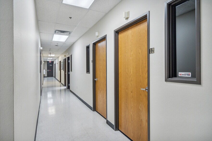More Photos Of 2020 Holly Rd, Claremore Office For Sale