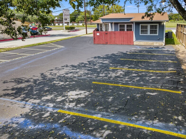 More Photos Of 4311 S 1st St, Austin Office For Lease