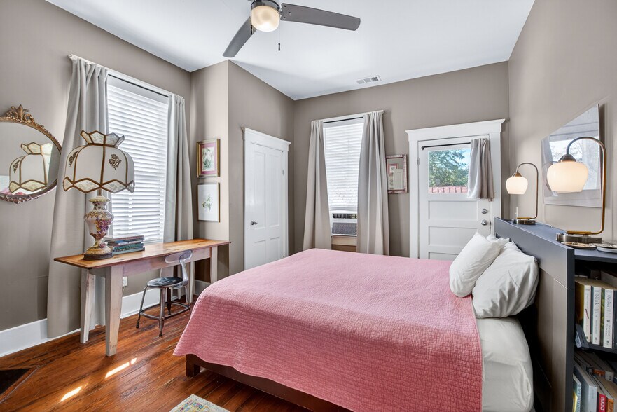 More Photos Of 11 E 41st St, Savannah Storefront Retail Residential For Sale