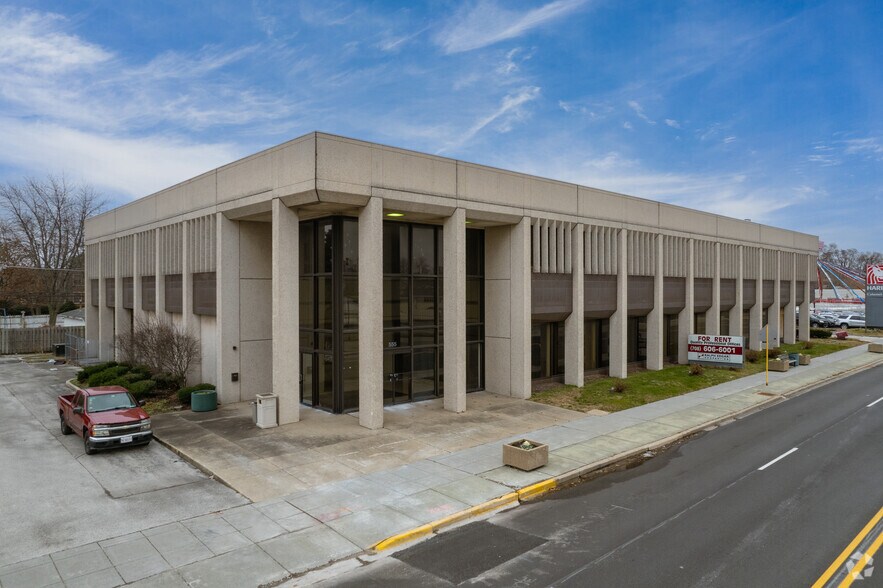 More Photos Of 555 Burnham Ave, Calumet City Office For Sale