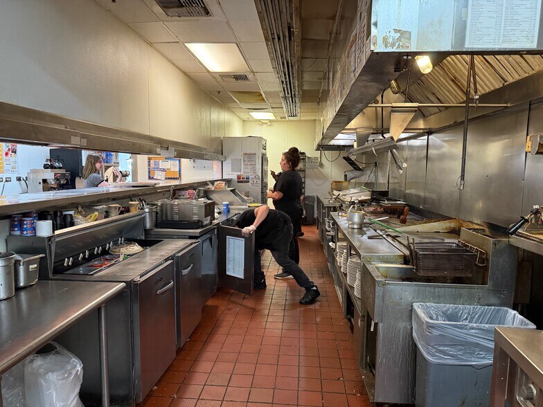 More Photos Of 5604 Merchants Center Blvd, Knoxville Restaurant For Lease