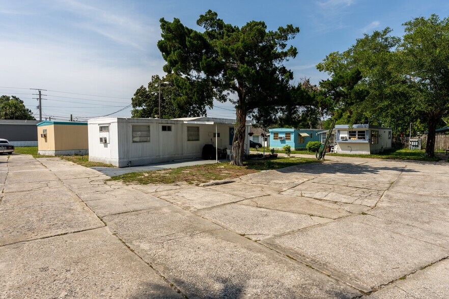 More Photos Of 1247 Lpga Blvd, Daytona Beach Manufactured Housing Mobile Home Park For Sale