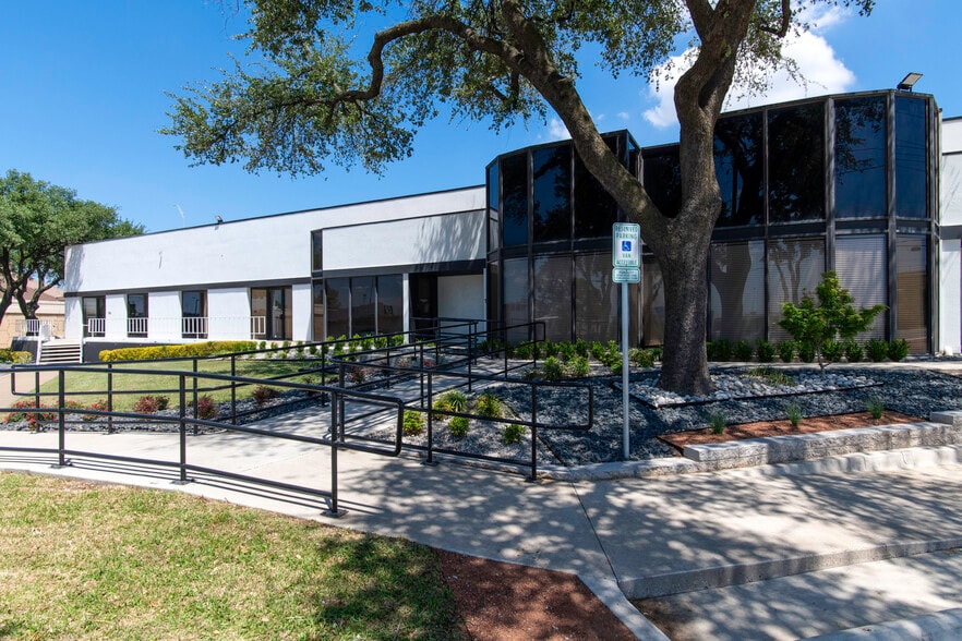 More Photos Of 1002 N Central Expy, Richardson Unknown For Lease
