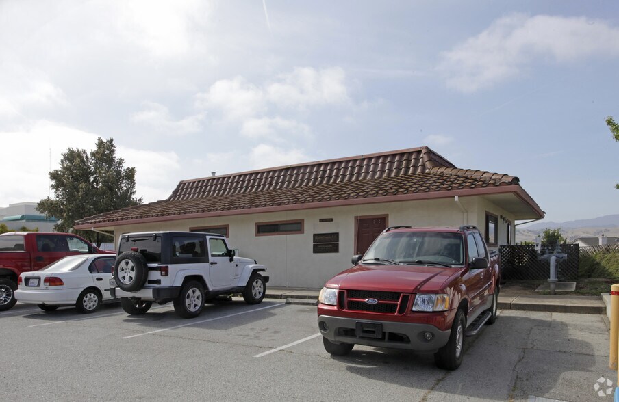 More Photos Of 901 Sunset Dr, Hollister Medical For Lease