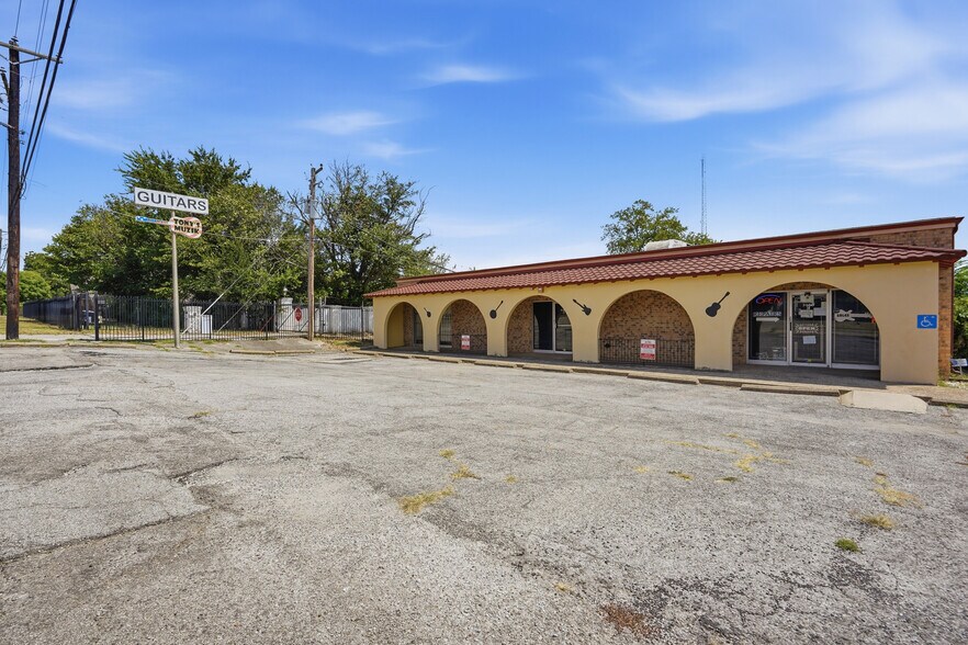 More Photos Of 7150 Baker Blvd, Fort Worth Office For Sale