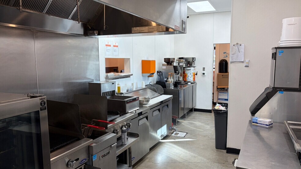 More Photos Of 8460 W Sunset Rd, Las Vegas Unknown For Lease