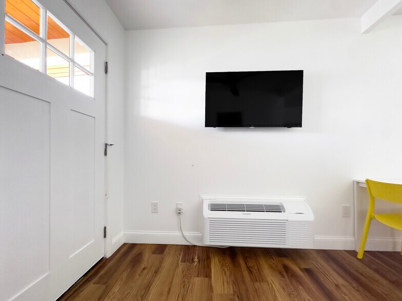 More Photos Of 5100 Atlantic Ave, Wildwood Hotel For Sale