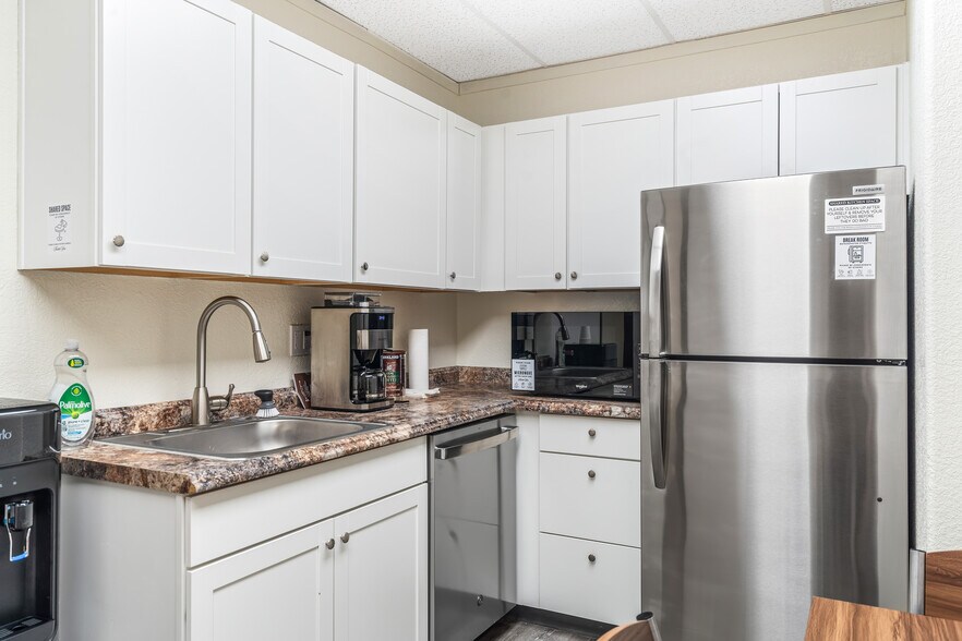 More Photos Of 2825 E Tahquitz Canyon Way, Palm Springs Medical For Lease