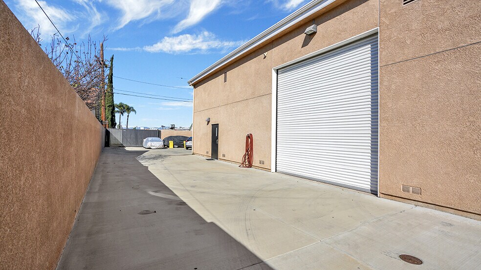 More Photos Of 611 E Adele St, Anaheim Flex For Sale