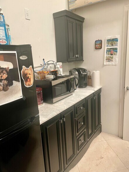 More Photos Of 5405 Taylor Rd, Naples Showroom For Sale