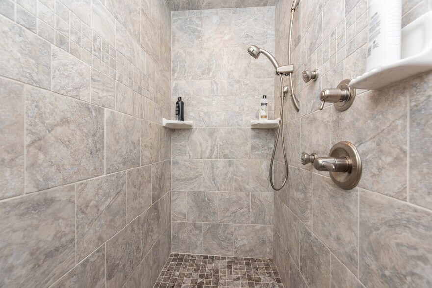 More Photos Of 13603 38th St SW, Belfield Flex For Lease