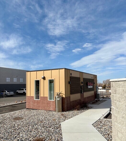 More Photos Of 3556 S Lexes Way, Magna Restaurant For Lease