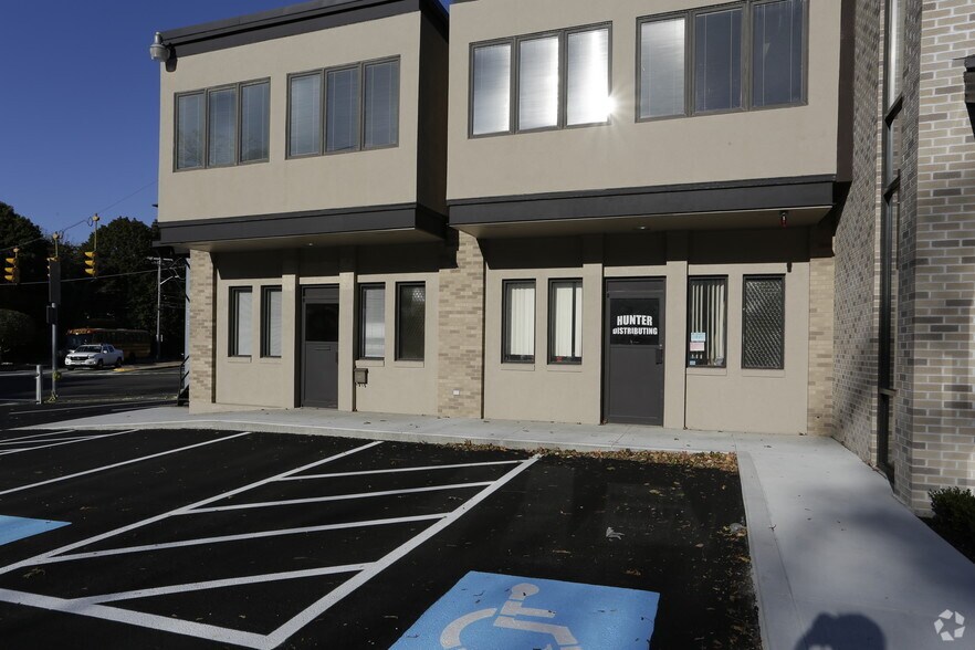 More Photos Of 92-94 Walnut St, Saugus Office For Sale