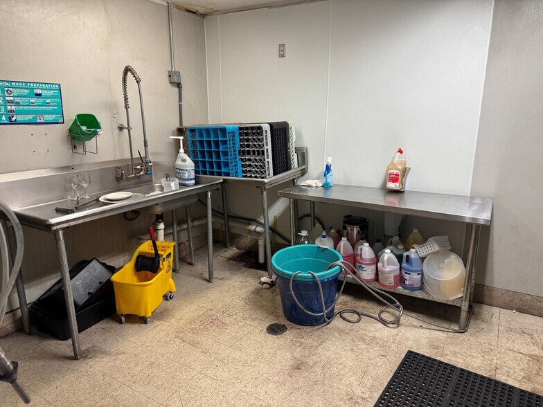 More Photos Of 316 Cooper St, Cedar Hill Restaurant For Lease