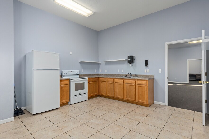 More Photos Of 20586 Old Route 66 Hwy, Staunton Office For Sale