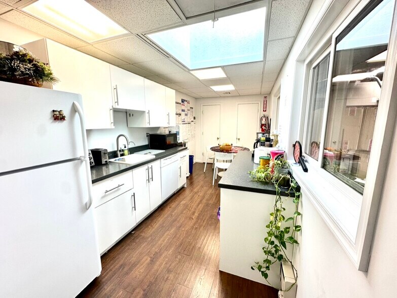 More Photos Of 1061 E Elizabeth Ave, Linden Warehouse For Sale