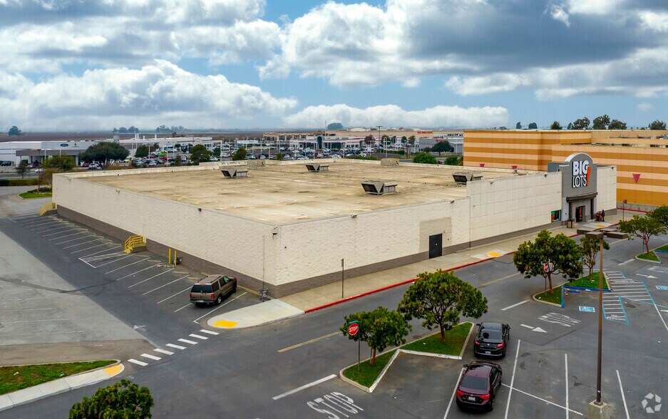 More Photos Of 370 Northridge Shopping Ctr, Salinas Freestanding For Lease