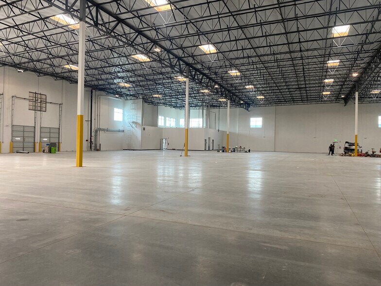 More Photos Of 980 Marlborough Ave, Riverside Warehouse For Lease