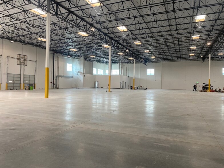 More Photos Of 980 Marlborough Ave, Riverside Warehouse For Lease