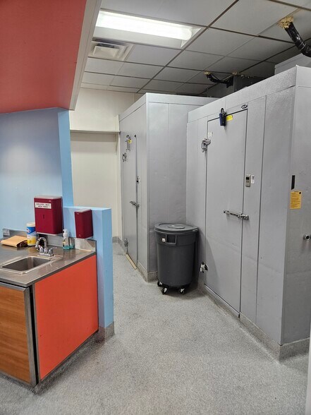 More Photos Of 7353 Melrose Ave, Los Angeles Unknown For Lease