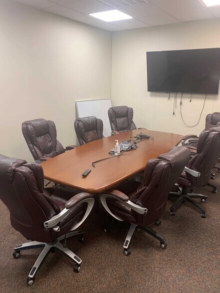 More Photos Of 20 Senn Dr, Chester Springs Light Manufacturing For Sale