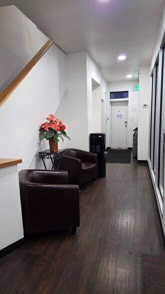 More Photos Of 2808 Douglas St NE, Washington Office For Sale