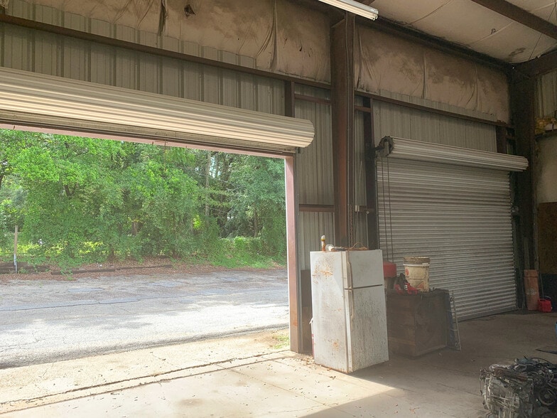 More Photos Of 7010 Moffett Rd, Mobile Industrial For Sale