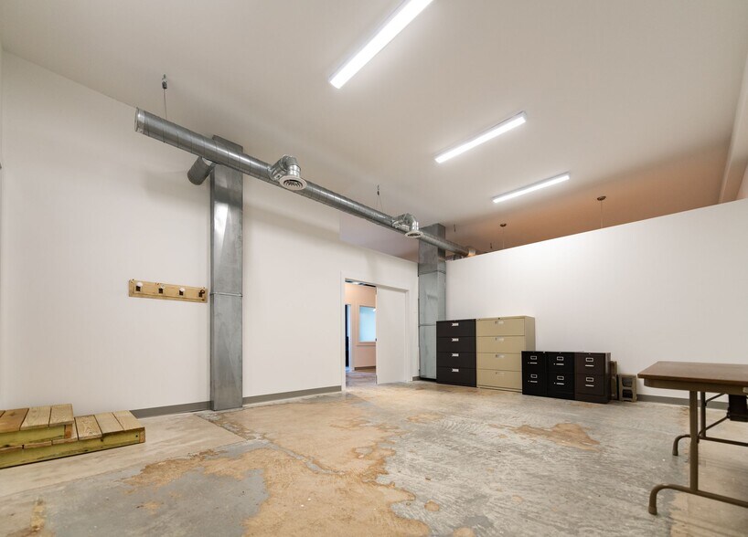 More Photos Of 32 Wall St, Madison General Retail For Lease