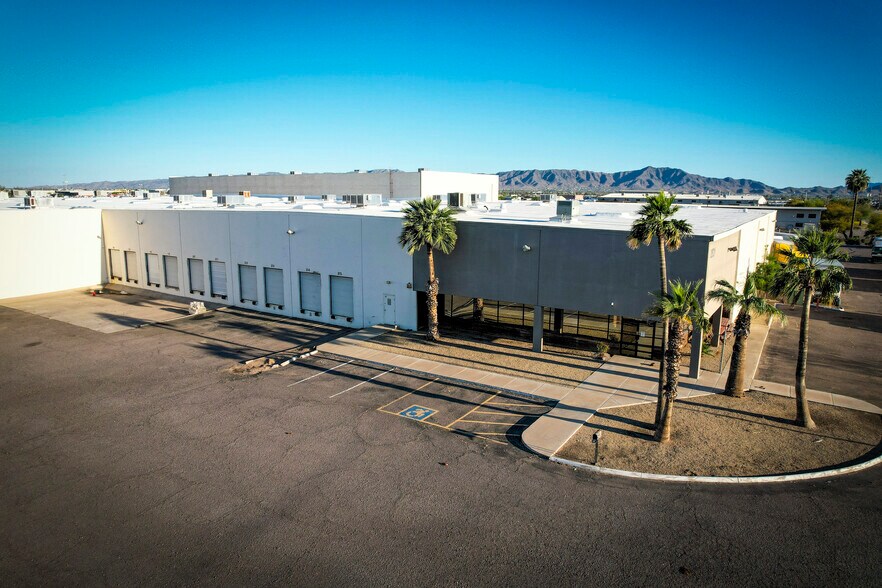 More Photos Of 4215 W Lower Buckeye Rd, Phoenix Warehouse For Lease