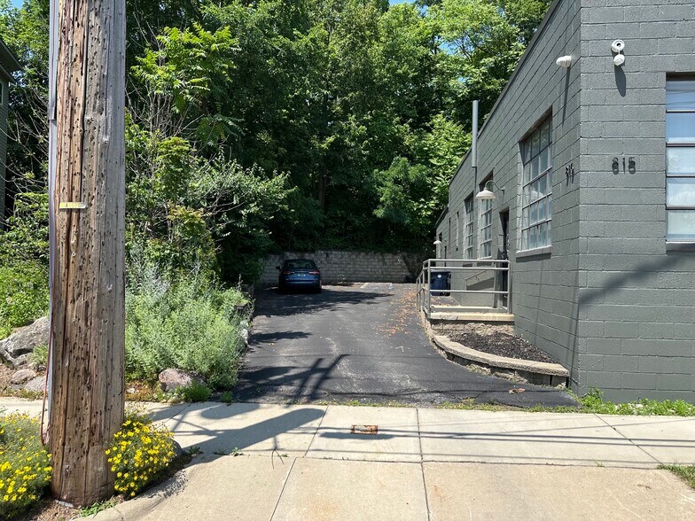 More Photos Of 815 Wildt St, Ann Arbor Warehouse For Lease