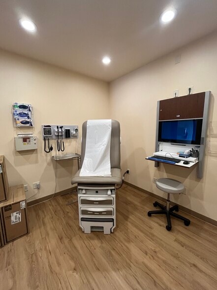 More Photos Of 175 N 1st St, Lander Healthcare For Lease