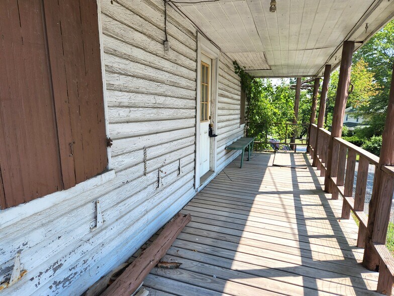 More Photos Of 26500 Clarksburg Rd, Damascus Storefront Retail Residential For Sale
