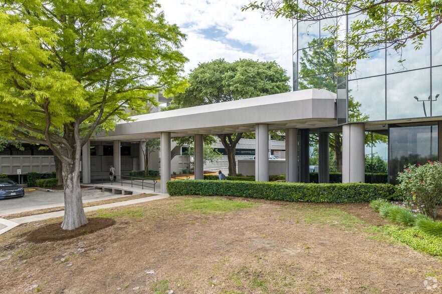 More Photos Of 7550 W Interstate 10, San Antonio Office For Lease