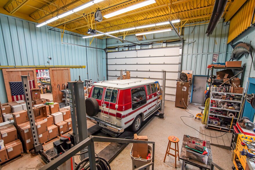 More Photos Of 960 French Rd, Cheektowaga Light Distribution For Sale