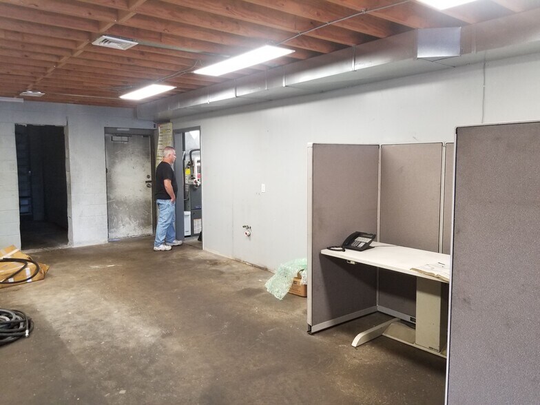 More Photos Of 742 Ashland Ave, Folcroft Warehouse For Lease