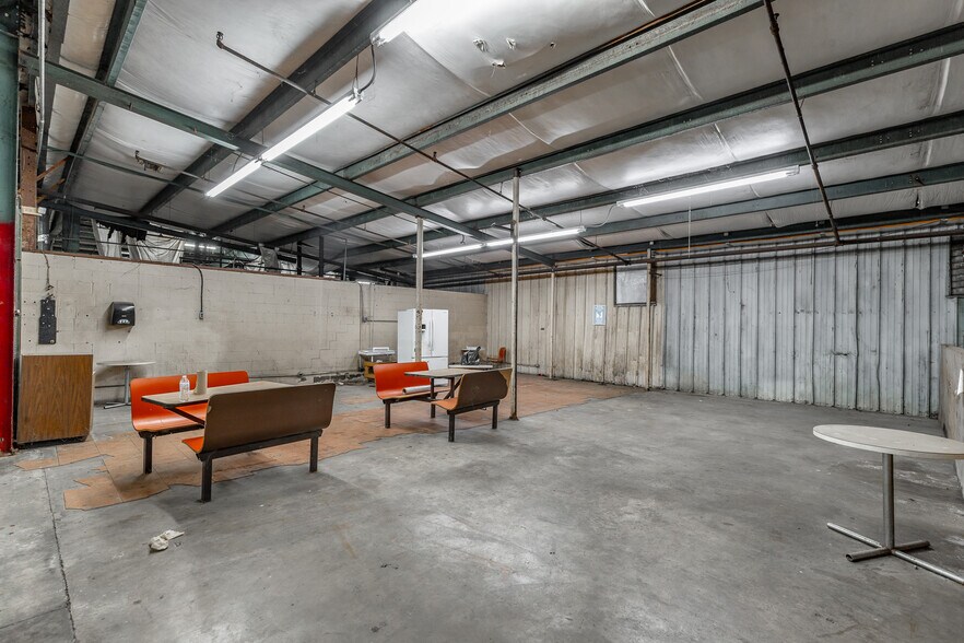 More Photos Of 1318 Underwood St, Dalton Warehouse For Lease