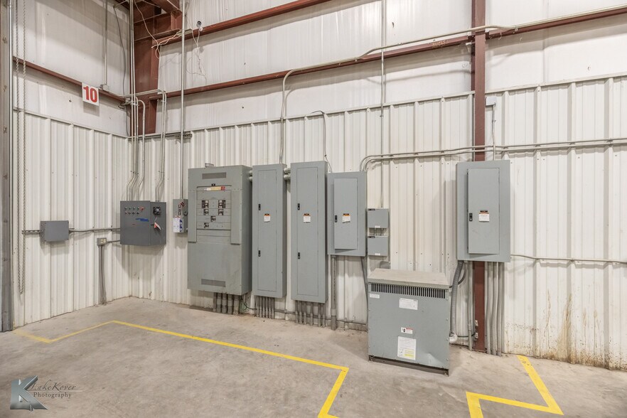 More Photos Of 10027 S Frontage Rd, Clyde Manufacturing For Sale