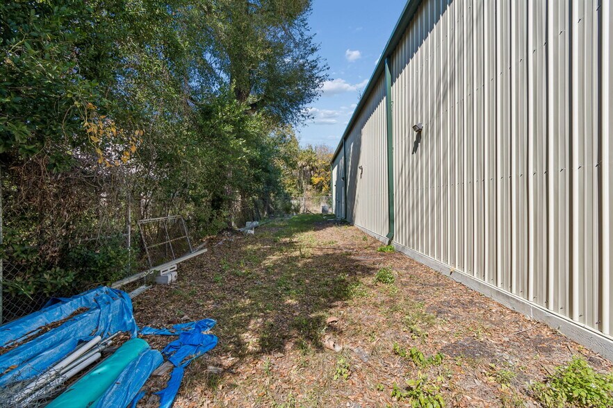 More Photos Of 2820 N 34th St, Tampa Warehouse For Lease