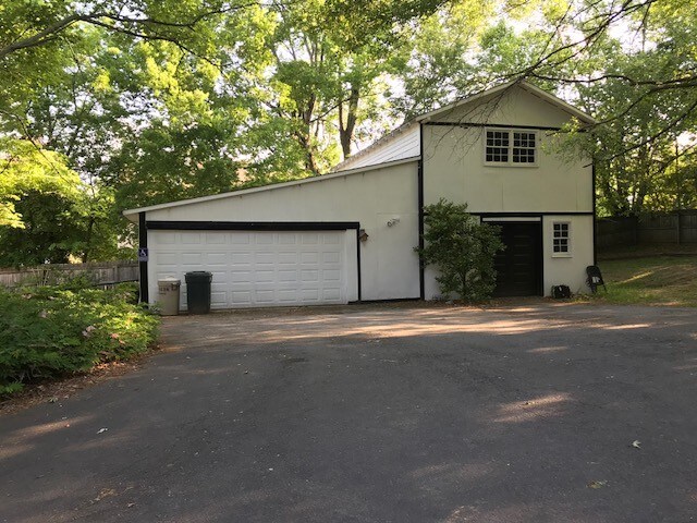 More Photos Of 103 Bowles Dr, Woodstock Office For Sale