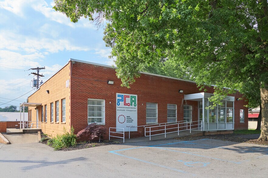 More Photos Of 7401 S Broadway, Red Hook Office For Sale