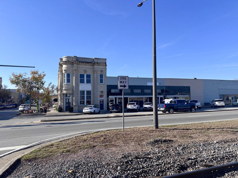 More Photos Of 100 SW Main St, Vidalia Office For Sale