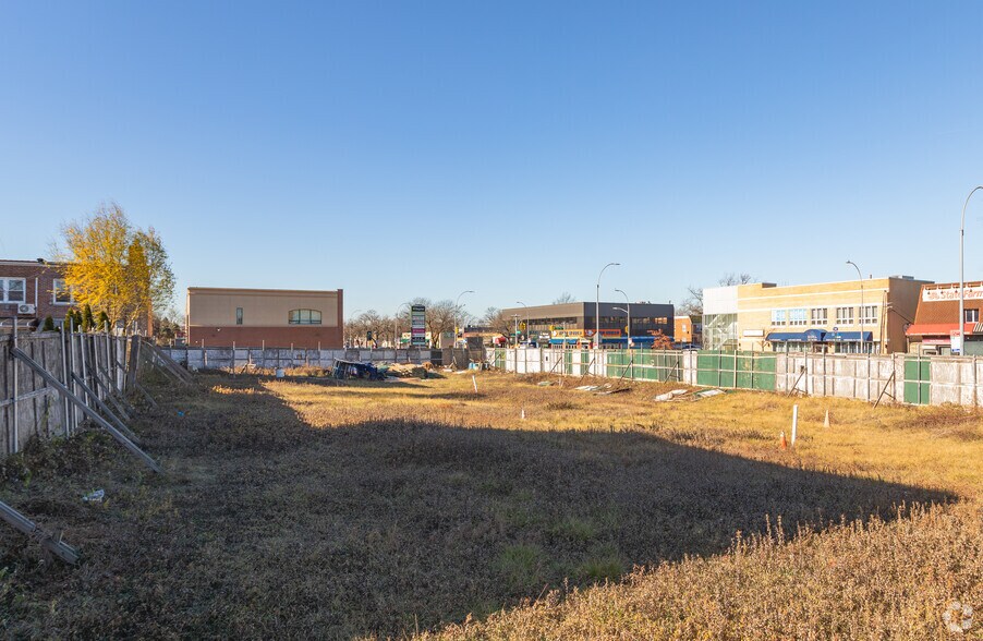 More Photos Of 195-20 Northern Blvd, Flushing Land For Lease