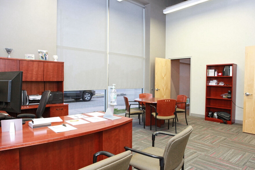 More Photos Of 817 E 4th St, Tulsa Showroom For Sale