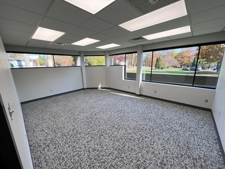 More Photos Of 6895 Telegraph Rd, Bloomfield Hills Office For Lease