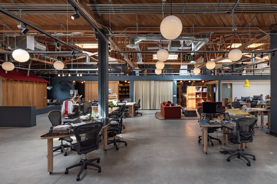 More Photos Of 4216 W Jefferson Blvd, Los Angeles Loft Creative Space For Lease