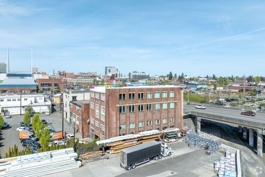 More Photos Of 2210 Hewitt Ave, Everett Loft Creative Space For Lease