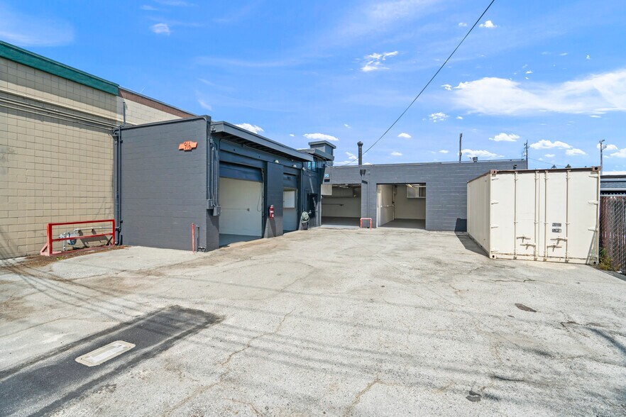 More Photos Of 916 Center St, San Carlos Warehouse For Sale